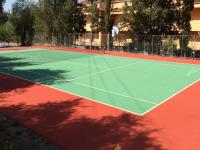 Tenis alebo squash v ubytovaní Art Hotel Debono alebo jeho okolí