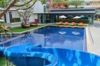 Bazén v ubytování FX Hotel Pattaya nebo v jeho okolí