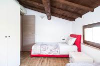 a bedroom with a bed and a window at Villa Broglia House in Verona