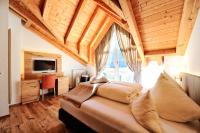 TV a/nebo společenská místnost v ubytování Hotel Dorfstadl