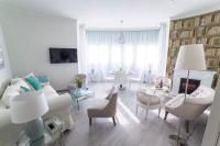 TV a/nebo společenská místnost v ubytování Gr Suites Boutique Alcazaba