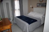 Cama o camas de una habitación en Hostal Alcázar