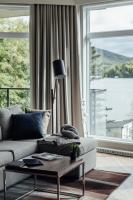 a living room with a couch and a coffee table at Entourage sur-le-Lac in Lac-Beauport