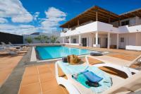 Bazén v ubytování Villa Dedalos - A luxury large villa with a heated pool in Puerto Calero nebo v jeho okolí