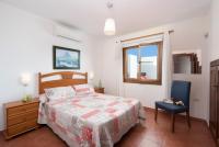 A bed or beds in a room at Villa Julianne 1