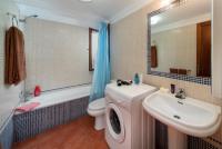 A bathroom at Villa Julianne 1