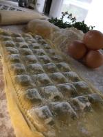 ガーヴィにあるAgriturismo Nonna Duの卵付きパンのクローズアップ