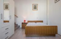 Postel nebo postele na pokoji v ubytování Apartments Biserka 1495