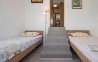 Postel nebo postele na pokoji v ubytování Apartments Biserka 1495