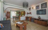 TV a/nebo společenská místnost v ubytování Apartments Biserka 1495
