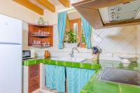 A kitchen or kitchenette at Sa Mata