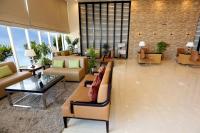 V Hotel Fujairahにあるシーティングエリア