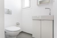 Koupelna v ubytování Bright Apartment with Stunning Acropolis Views! SG5