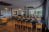 Un restaurante o sitio para comer en Camping & Bungalows Ligüerre de Cinca