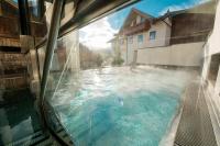 Bazén v ubytovaní Hotel Bergblick 4 Sterne Superior alebo v jeho blízkosti