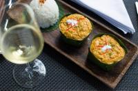 een bord met rijst en een glas wijn bij Sarai and Wander Resort in Siem Reap