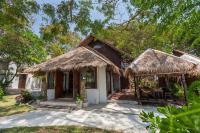 a small house with a thatch roof at Sarikantang Resort & Spa, Koh Phangan in Haad Rin