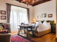 A bed or beds in a room at Hotel See-Villa