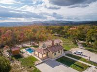 Vue panoramique sur l&#39;&eacute;tablissement Villa Mare &amp; Monti Istra