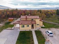 Vue panoramique sur l&#39;&eacute;tablissement Villa Mare &amp; Monti Istra