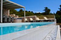 Bazén v ubytování Euphoria Retreat nebo v jeho okolí