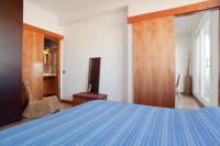 Postel nebo postele na pokoji v ubytování ApartEasy - Atic Sagrada Familia