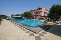 Bazén v ubytování Apartments Marinić nebo v jeho okolí