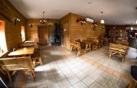 Reštaurácia alebo iné gastronomické zariadenie v ubytovaní Motel w Łące