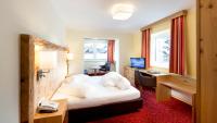 Łóżko lub łóżka w pokoju w obiekcie Hotel Gamsleiten