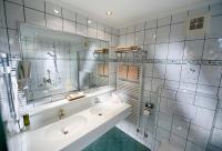 Łazienka w obiekcie Hotel Gamsleiten