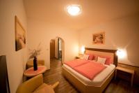 Łóżko lub łóżka w pokoju w obiekcie Hotel Garni Wolfgang