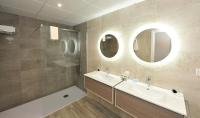 Koupelna v ubytování Hotel Salobreña Suites