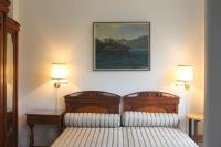 Postel nebo postele na pokoji v ubytování Barony Le Pergole holiday apartments Lugano