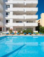 Bazén v ubytování Apartamentos Green Line Bon Sol - AB Group nebo v jeho okolí