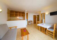 TV a/nebo společenská místnost v ubytování Apartamentos Green Line Bon Sol - AB Group