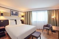 Ein Bett oder Betten in einem Zimmer der Unterkunft Mercure Paris Saint-Ouen