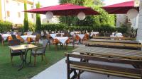 Restauracja lub miejsce do jedzenia w obiekcie Locanda La Sosta