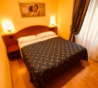 Posteľ alebo postele v izbe v ubytovaní Saint Peter Inn