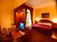 Posteľ alebo postele v izbe v ubytovaní Saint Peter Inn