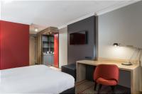 Ramada by Wyndham Amsterdam Airport Schipholにあるベッド