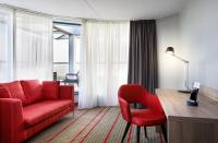 Ramada by Wyndham Amsterdam Airport Schipholにあるシーティングエリア