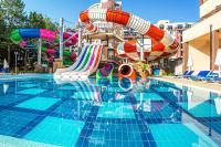 Bazén v ubytování Hotel Laguna Park & Aqua Club - All Inclusive nebo v jeho okolí
