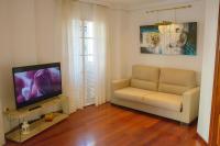 Televízia a/alebo spoločenská miestnosť v ubytovaní APT GIBRALHORCE SUITE by Malaga Picasso Rentals Selection