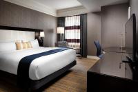 Hotel AKA Back Bayにあるベッド