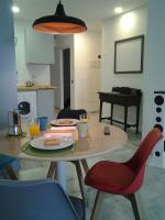 Kuchyňa alebo kuchynka v ubytovaní Pop Art House 2 Bedrooms