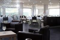 Reštaurácia alebo iné gastronomické zariadenie v ubytovaní Hotel K10