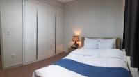 Hotel Joy near Camp Humphresにあるベッド