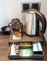 a shelf with a tea kettle and books on it at L&#39;Escale Côté Sud in LʼÎle-Rousse