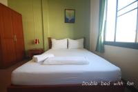 Postel nebo postele na pokoji v ubytování Myplace@Surat Hotel