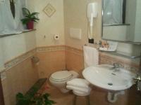 A bathroom at Hotel Valentino Centro Storico